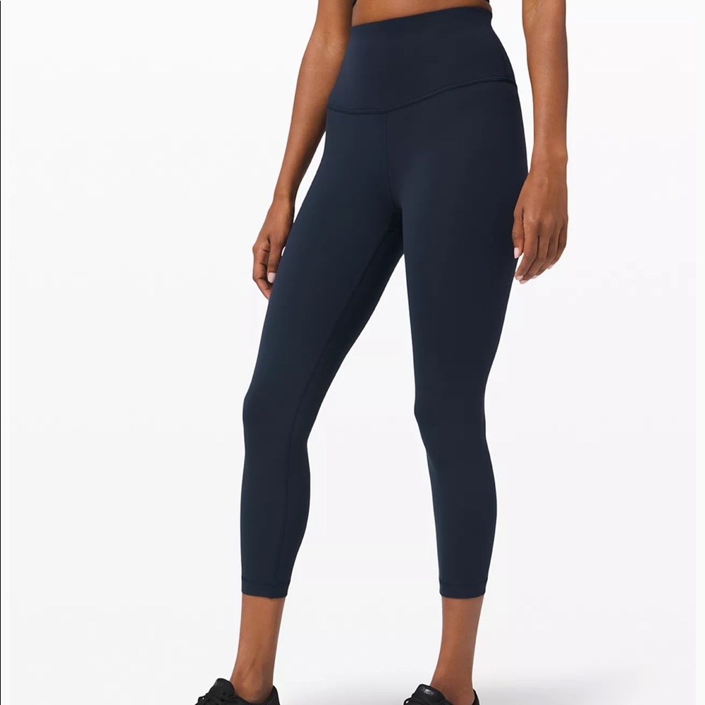 Navy Lulu lemon align HR crop 21” size 2